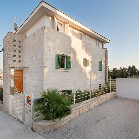 Aurora - Elegance & Luxury Split